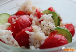 Рисовый салат со свежими овощами