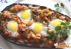 Рецепт: Баклажаны запеченные с яйцами "Кораблики"