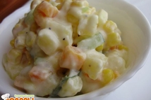 Шаг 3: Заправляем постным майонезом, щедро, перемешиваем, …