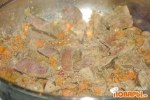 Шаг 2: Заливаем водой и тушим около …