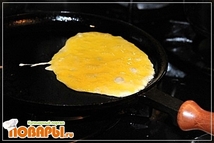 Шаг 5: и вылить на раскаленную сковороду …