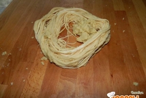 Шаг 6: Ломкие волоконца талкыш-калеве рассыпать на …