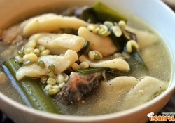 Рецепт: Суп с клецками и проросшим машем 