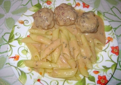 Рецепт: Тефтели в сливочно-чесночном соусе