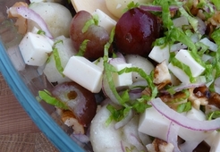 Салат из дыни и винограда