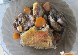 Рецепт: Тушеная утка, приготовленная в мультиварке