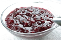 Шаг 3: Кипящее варенье переложить в простерилизованную …