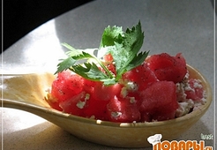 Салат из арбуза с оливками и фетой