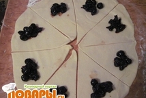 Шаг 2: Разделить полученное тесто на 6 …