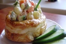 Шаг 5: Дно готовых стаканчиков нужно слегка …