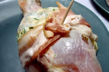 Шаг 5: Обворачиваем голень полоской бекона и …