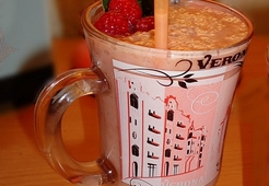 Бананово-малиновый смузи