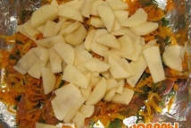 Шаг 7: На рыбу выкладываем пережарку из …