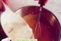 Шаг 3: Вскипятите молоко с палочкой ванили, …