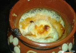 Сладкий омлет, запеченный в горшочке