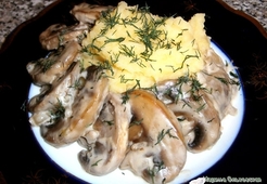 Грибные ломтики в ароматном соусе