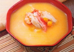 Рецепт: Крем-суп из кукурузы с курицей и крабом