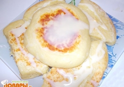 Рецепт: Булочки творожные со сгущенкой 