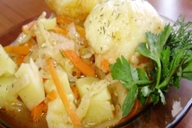 Шаг 5: На тарелку выкладываем «шарики» (пампушки) …