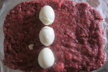 Шаг 3: Получившийся фарш посолить, поперчить, добавить …