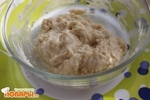 Шаг 2: Кипяток (0,5 ст)+масло растительное(о,25 ст)+муки …