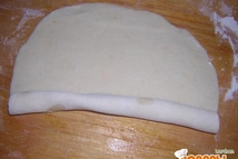 Шаг 3: брусочки раскатываем в лепешку тощиной …