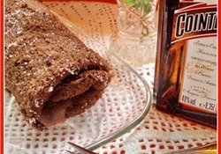 Рецепт: Шоколадный рулет с курдом из красной смородины