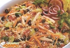 Салат из индейки с рисом и маслинами