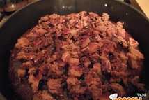 Шаг 10: Теперь при помощи половника заливайте …