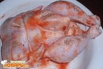 Шаг 1: Курицу обмазать ткемали или аджикой, …