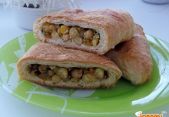 Пирожки слоеные с нутом, тыквой и брокколи