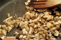 Шаг 5: В вытопившемся жире по очереди …