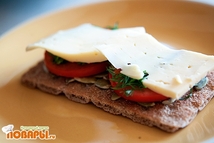 Шаг 4: Затем положим сверху тонкий ломтик …