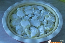 Шаг 3: Сверху выложить порезанный тонкими ломтиками …