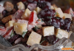 Сырный салат с фасолью