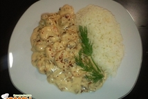 Шаг 8: Осталось выложить креветки на тарелку …