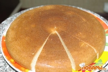 Шаг 5: Кекс получается довольно плотный, с …