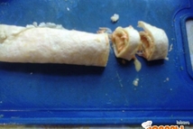 Шаг 4: Половину блинчиков намазать морковной начинкой, …