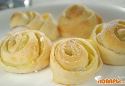 Слоеные яблочные плюшки