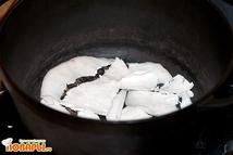 Шаг 6: Выкладываем в холодный казан наш …