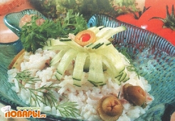 Салат с консервированной рыбой и рисом