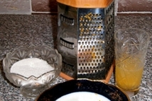 Шаг 5: Переходим к соусу. Выжимаем из …