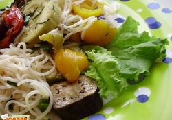 Рецепт: Рисовая лапша с запеченными овощами