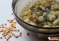 Тушеная капуста с горохом и картофелем