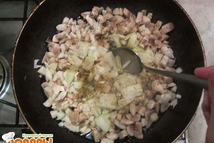 Шаг 2: Для начала необходимо приготовить начинку. …