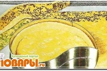 Шаг 3: Вырезать из готового бисквита длинную …