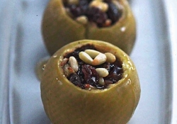 Рецепт: Запеченные яблоки с сухофруктами и орехами