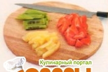 Шаг 2: Фрукты вымыть, киви и ананас …