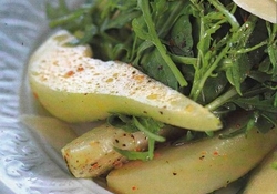 Рецепт: Салат из руколы с грушами 