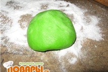 Шаг 5: Окрасить пищевым красителем в зеленый …